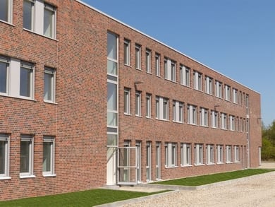 “System 76” has helped the Trocal manufacturer Rolf Fensterbau GmbH of Hennef-Uckerath to win many orders, including 680 window units for the new job centre in Mettmann.